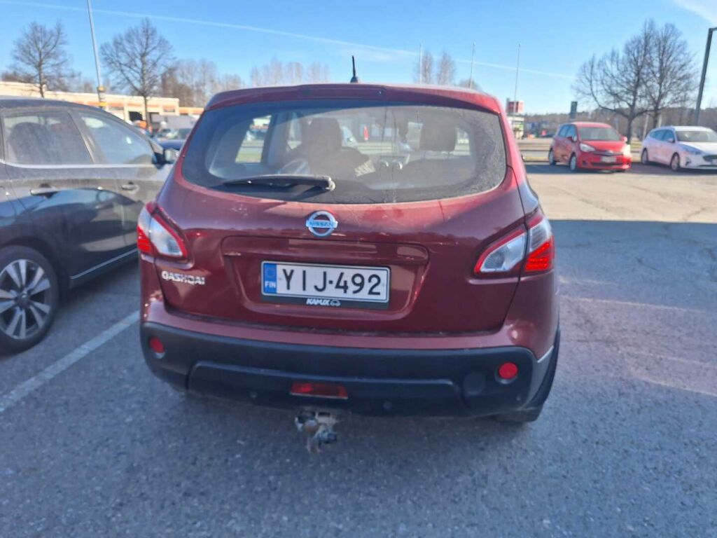 Nissan Qashqai 2013 Punainen