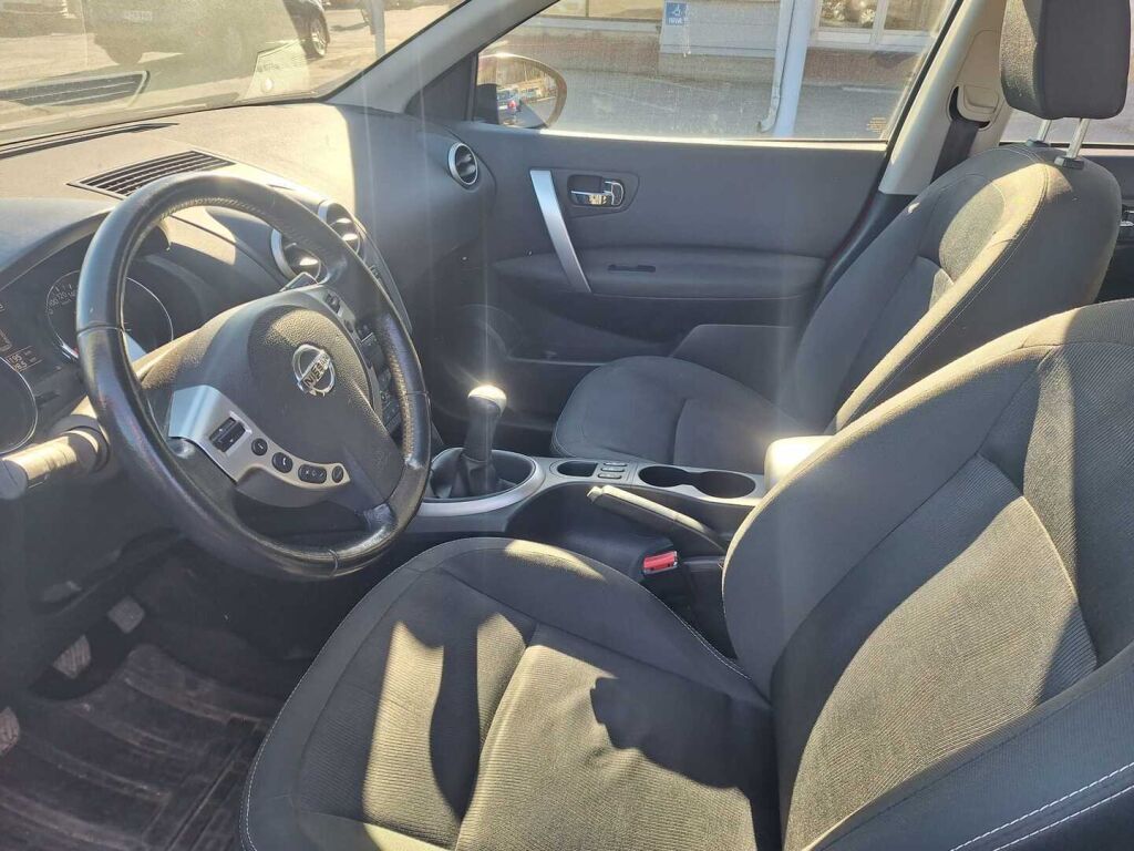 Nissan Qashqai 2013 Punainen