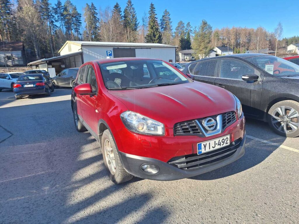 Nissan Qashqai 2013 Punainen