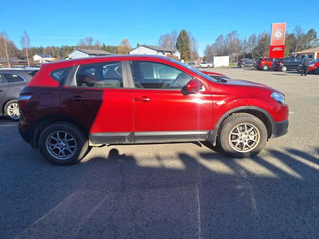 Nissan Qashqai 2013 Punainen