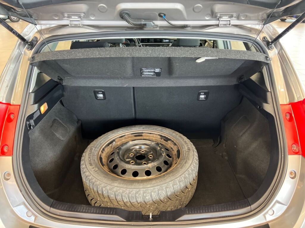 Toyota Auris 2013 Ruskea (beige)