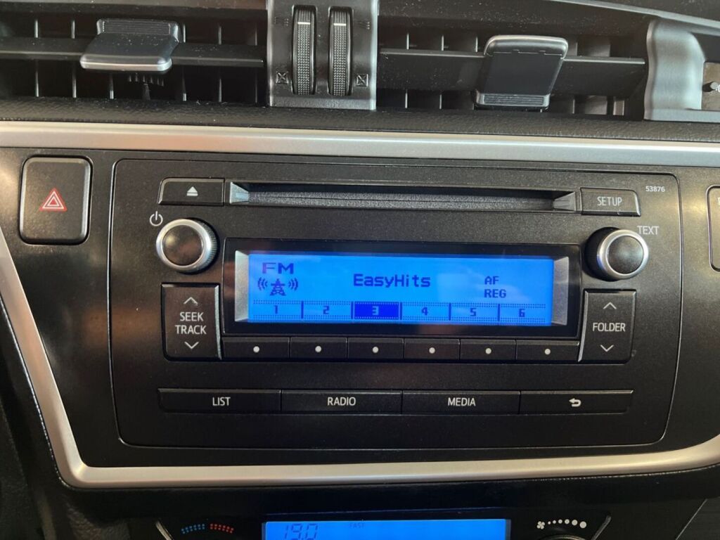 Toyota Auris 2013 Ruskea (beige)