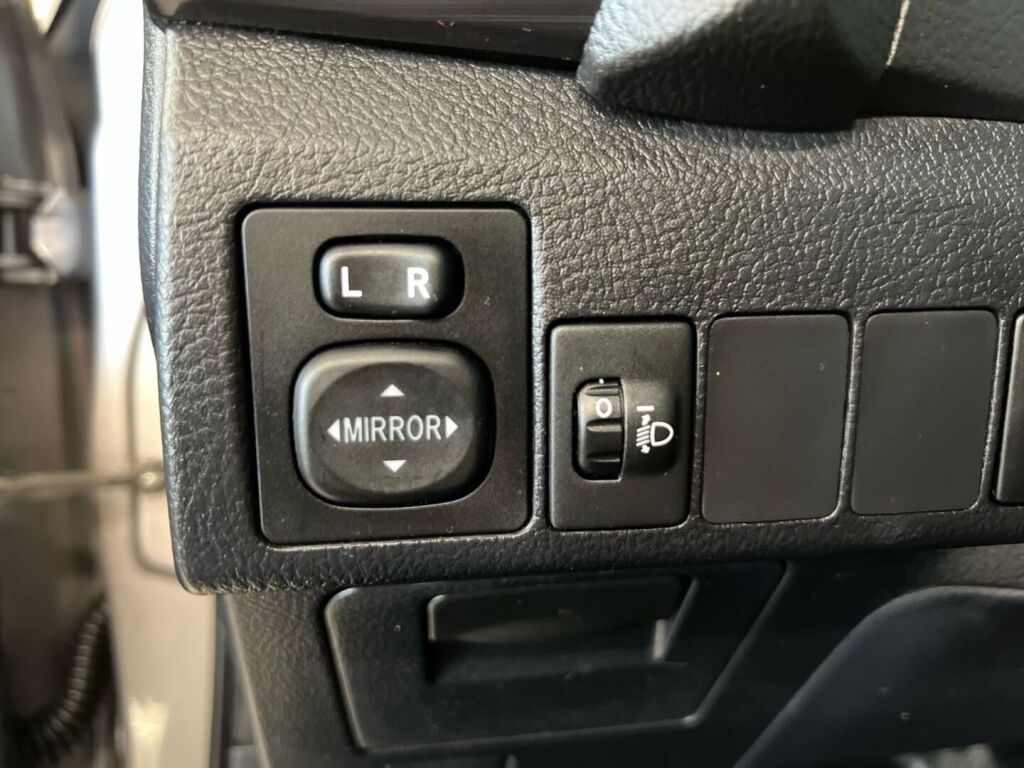 Toyota Auris 2013 Ruskea (beige)