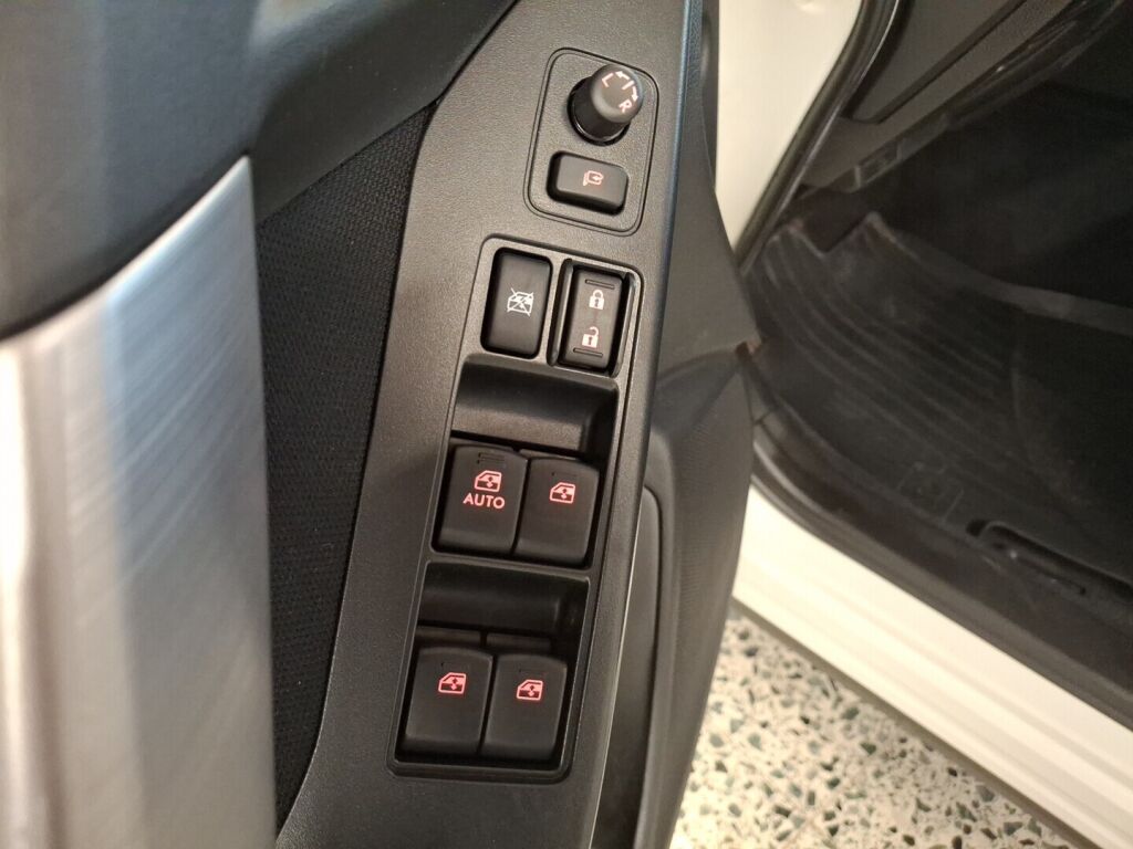 Subaru Forester 2013 Valkoinen