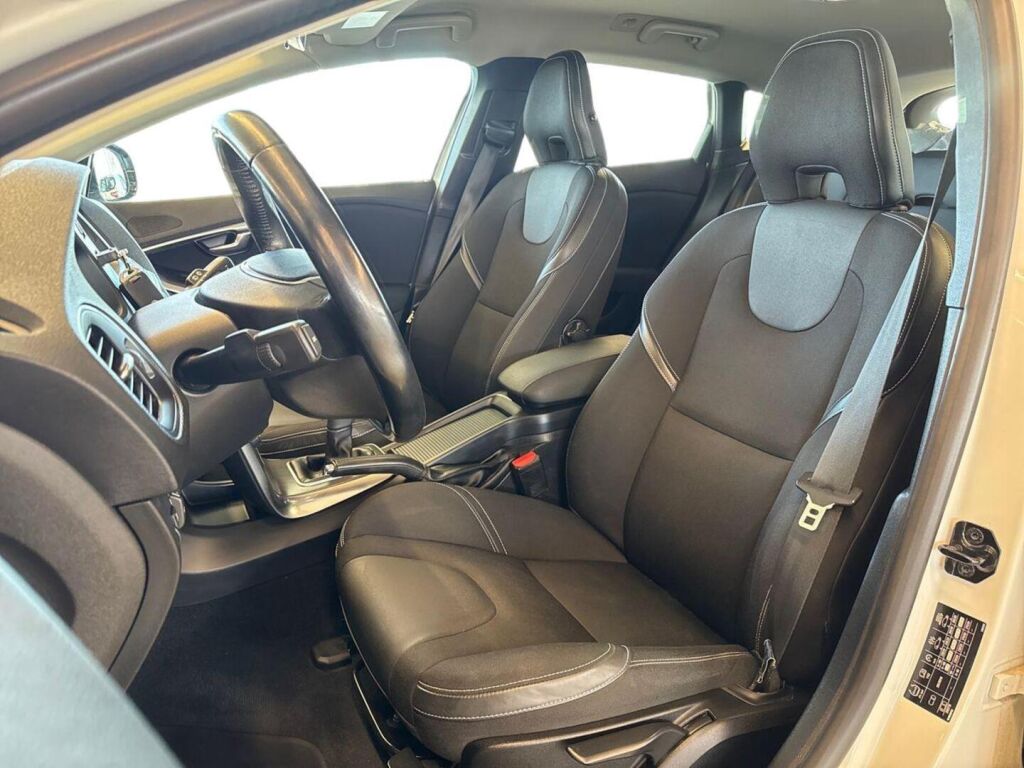 Volvo V40 2013 Valkoinen