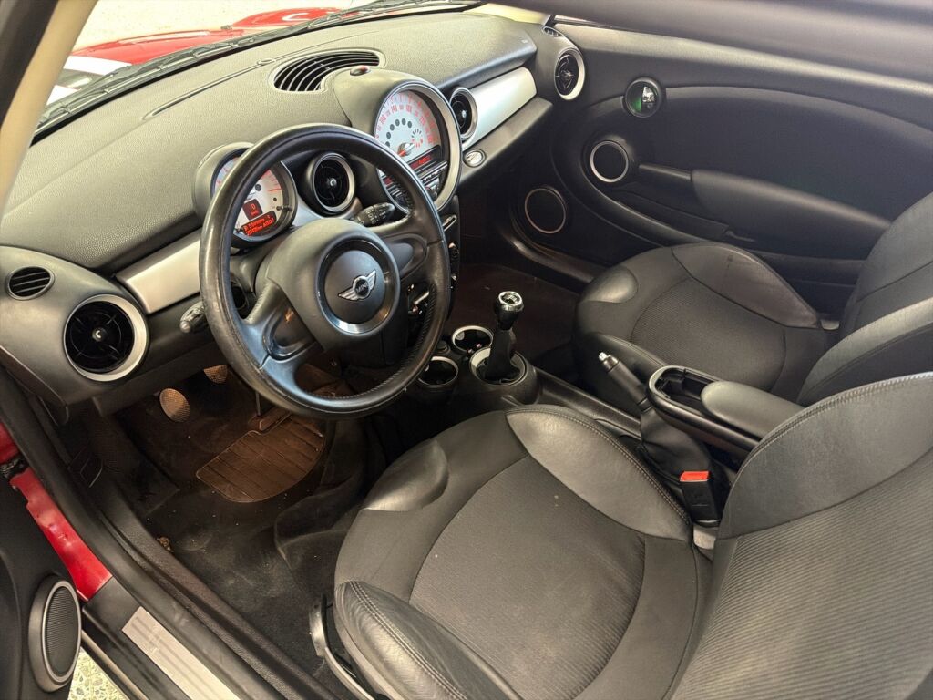 Mini One 2011 Punainen