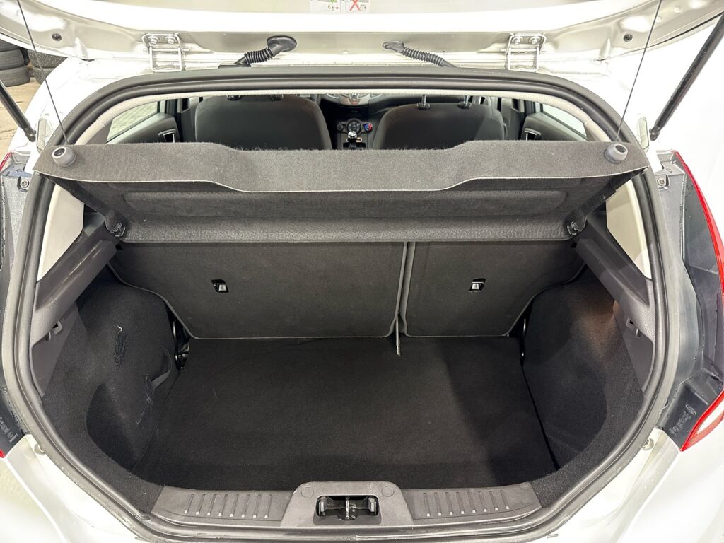 Ford Fiesta 2014 Harmaa