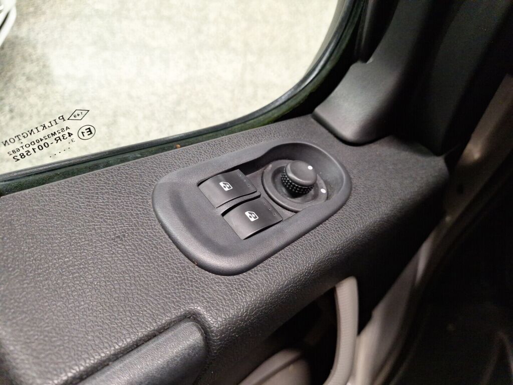 Nissan NV400 2014 Harmaa