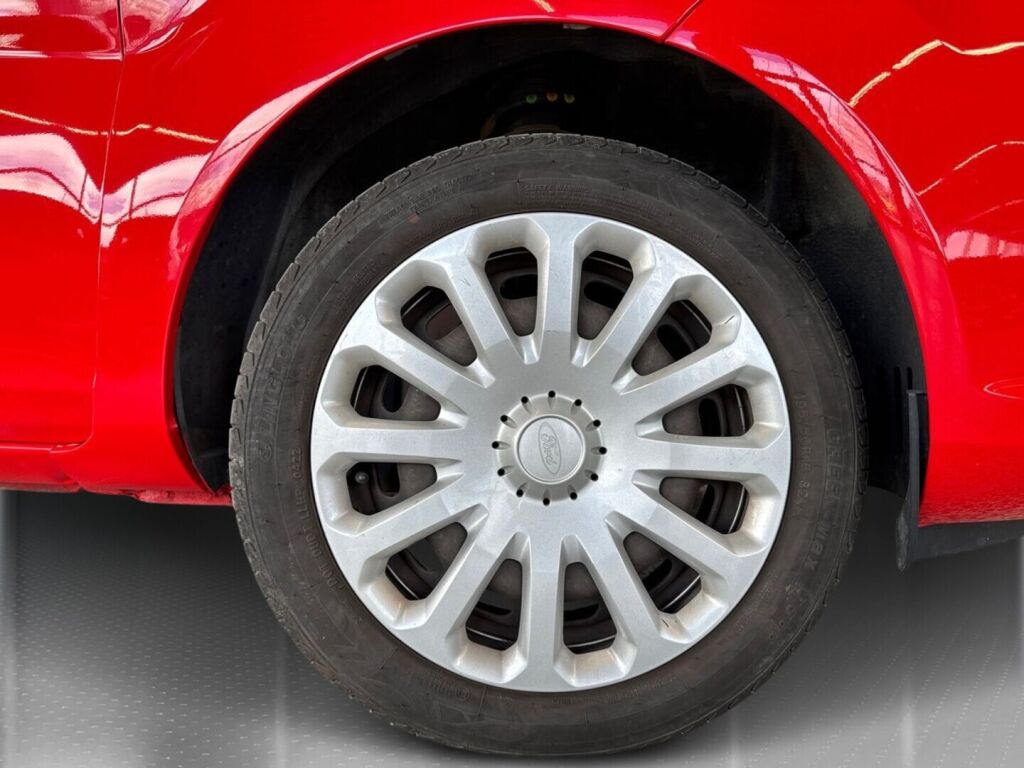 Ford Fiesta 2014 Punainen