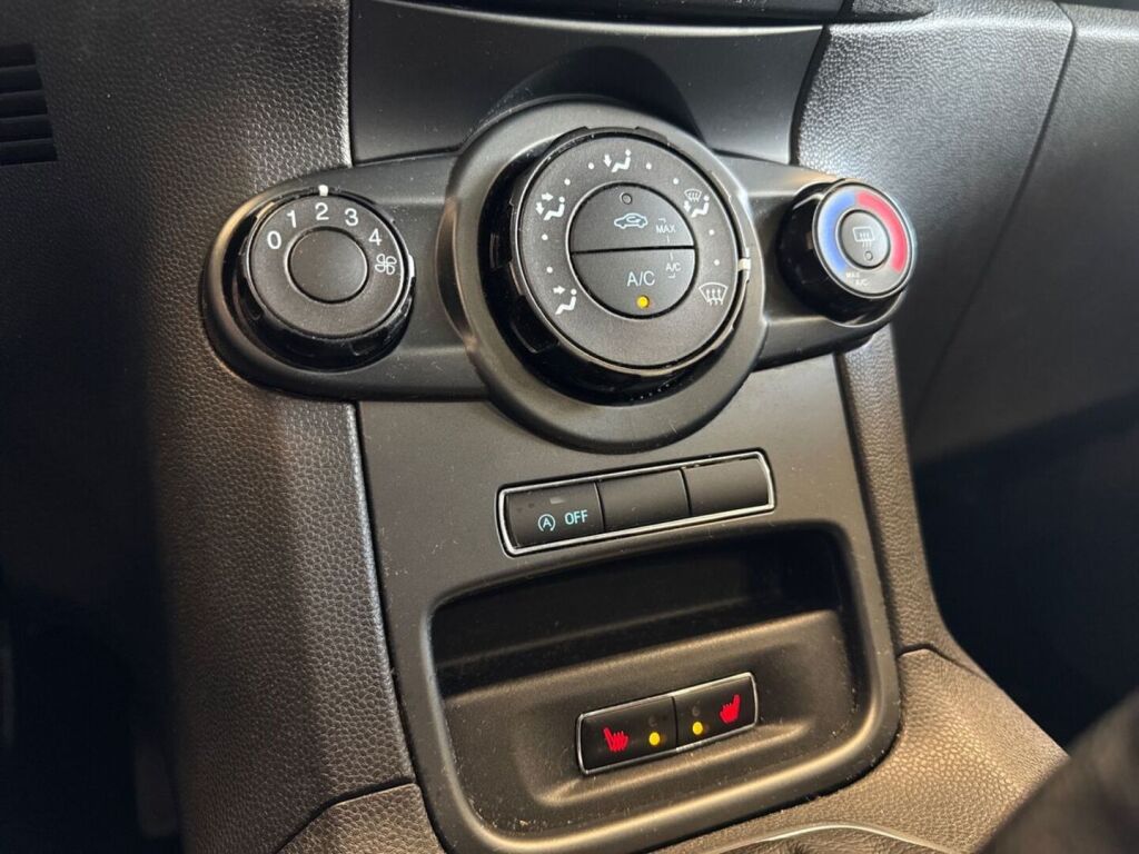 Ford Fiesta 2014 Punainen