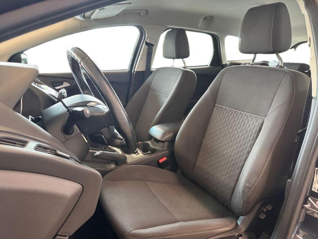Ford Focus 2014 Harmaa