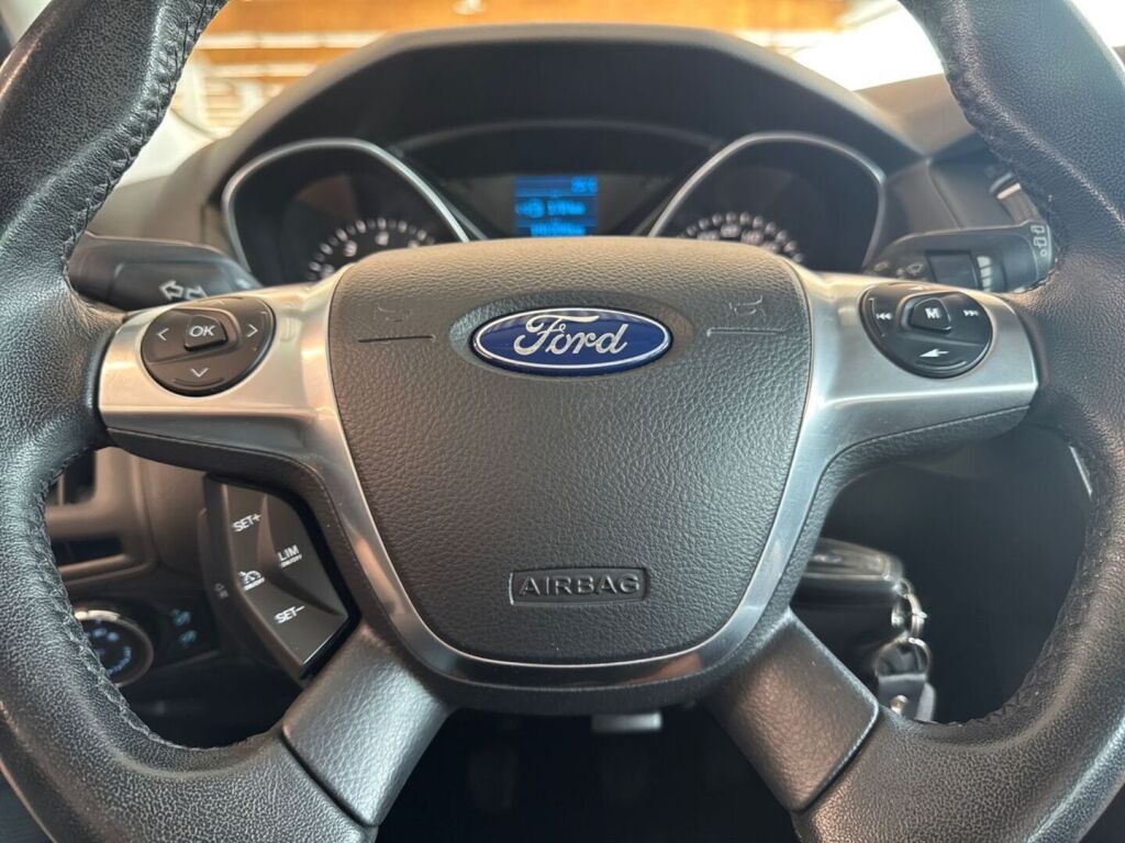 Ford Focus 2014 Harmaa