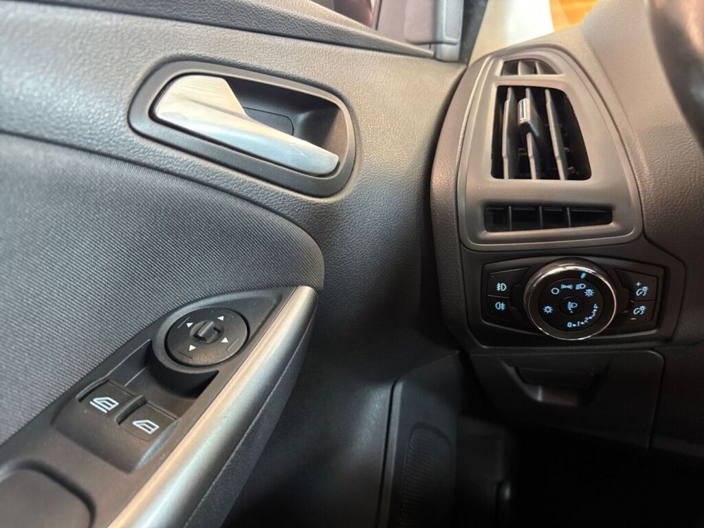 Ford Focus 2014 Harmaa
