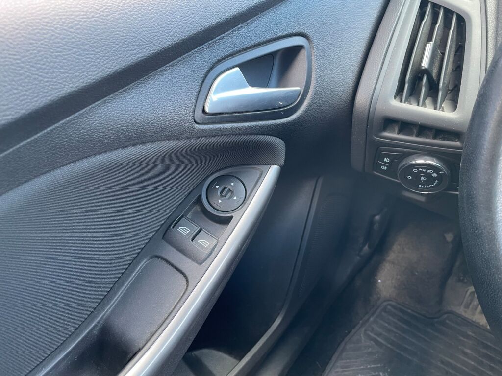 Ford Focus 2014 Harmaa