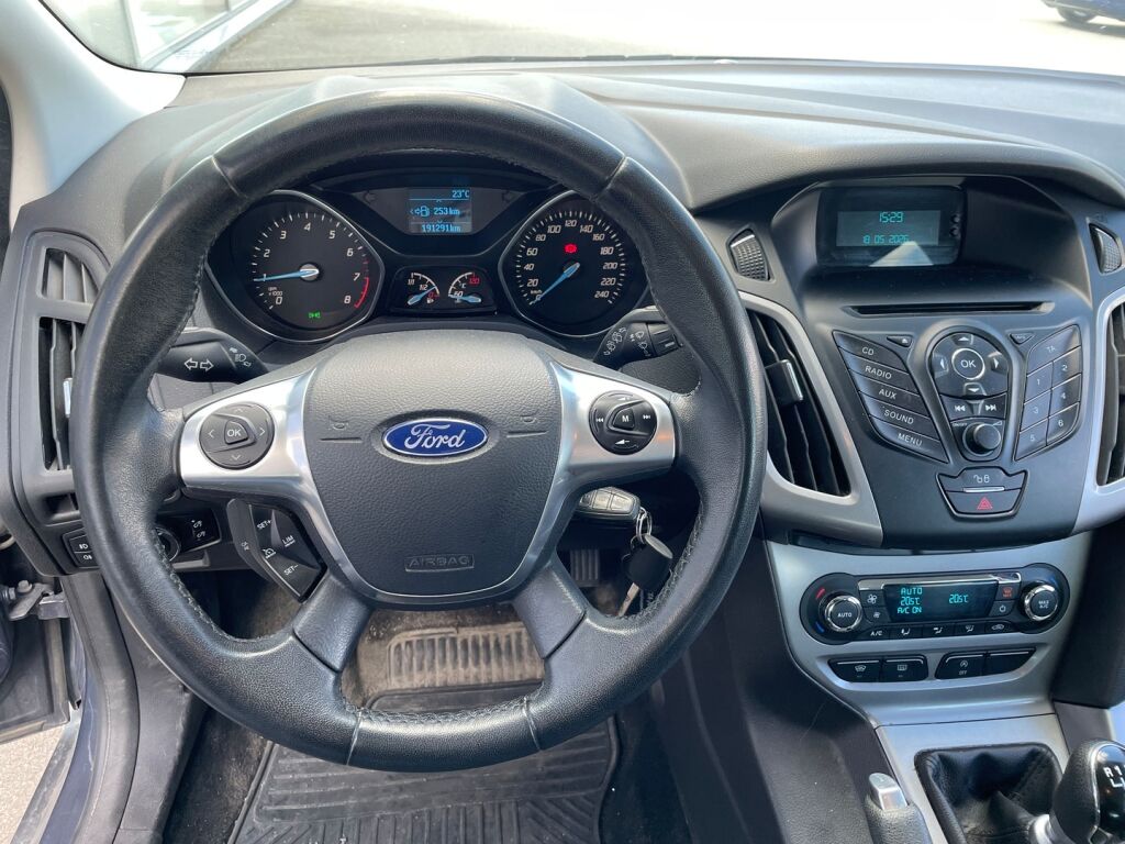 Ford Focus 2014 Harmaa