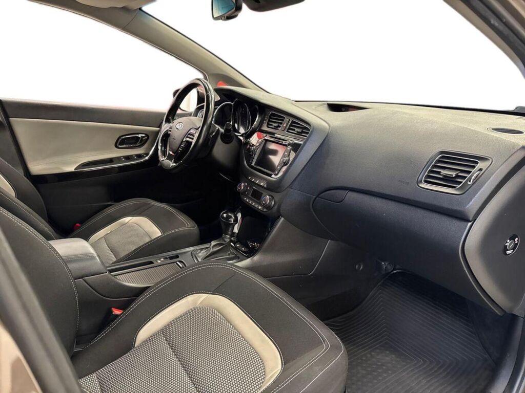 Kia Ceed 2014 Ruskea (beige)