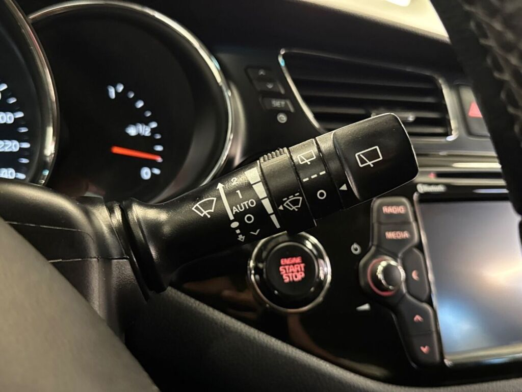 Kia Ceed 2014 Ruskea (beige)