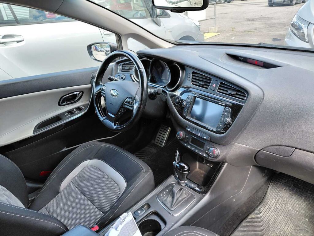 Kia Ceed 2014 Ruskea (beige)