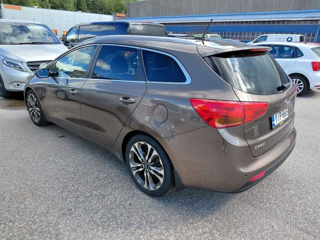 Kia Ceed 2014 Ruskea (beige)