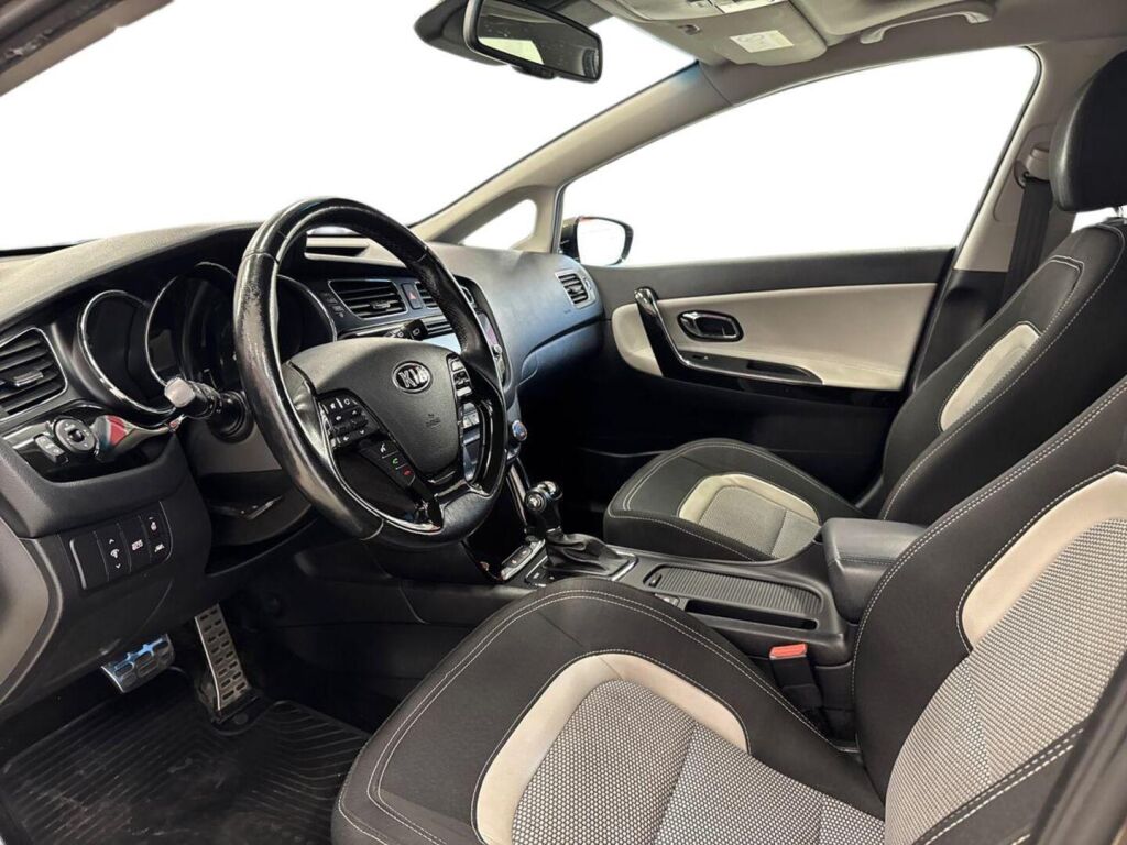 Kia Ceed 2014 Ruskea (beige)