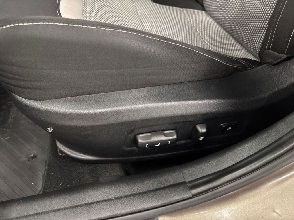 Kia Ceed 2014 Ruskea (beige)
