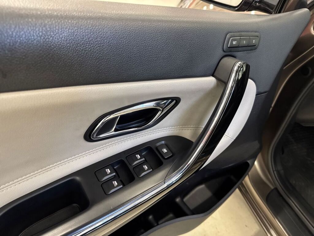 Kia Ceed 2014 Ruskea (beige)