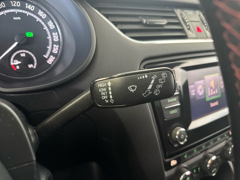 Skoda Octavia 2014 Valkoinen