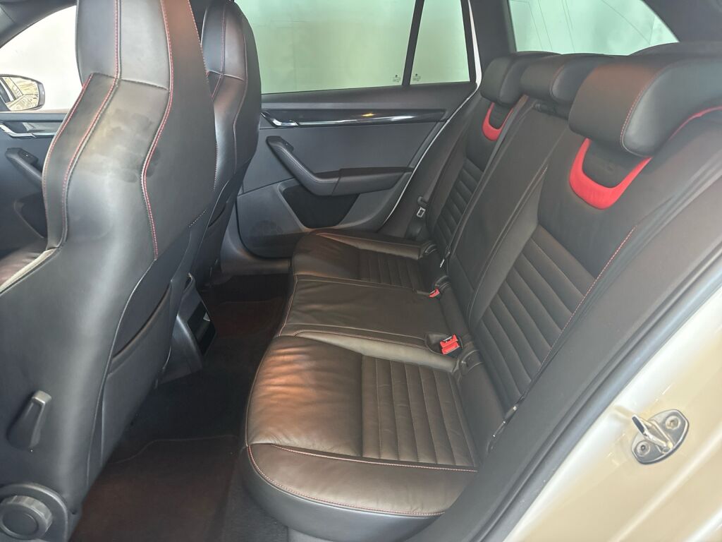 Skoda Octavia 2014 Valkoinen