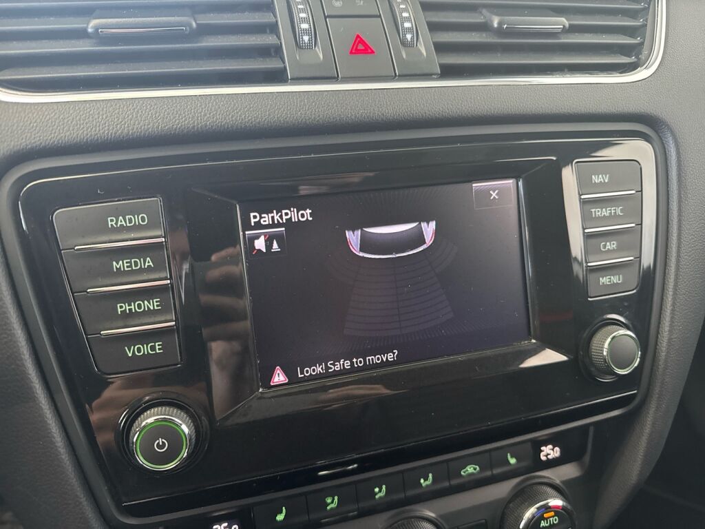 Skoda Octavia 2014 Valkoinen