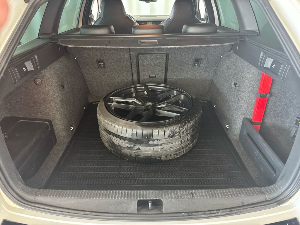 Skoda Octavia 2014 Valkoinen