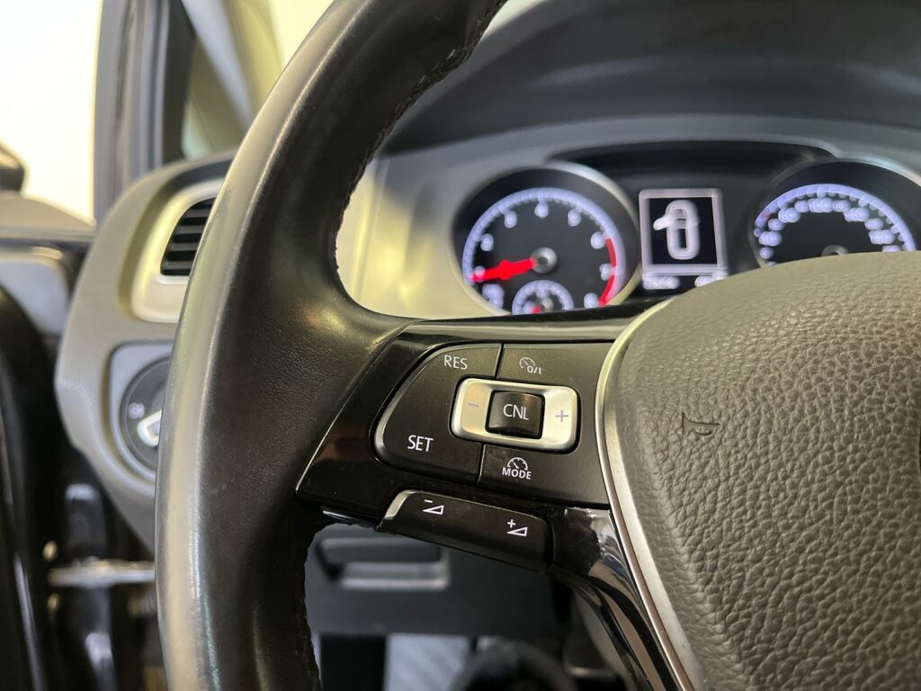 Volkswagen Golf 2014 Musta