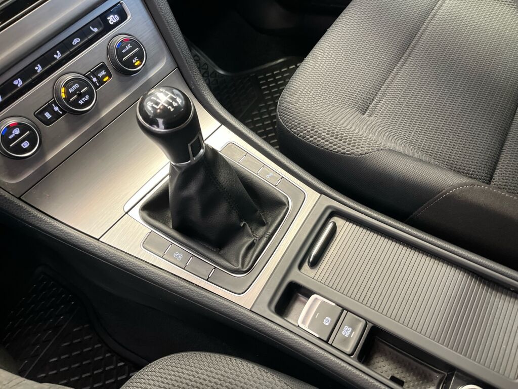 Volkswagen Golf 2014 Musta