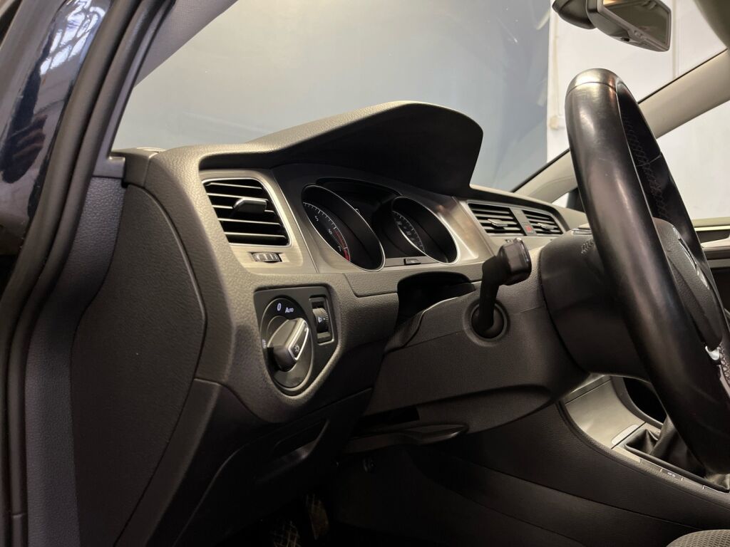 Volkswagen Golf 2014 Musta