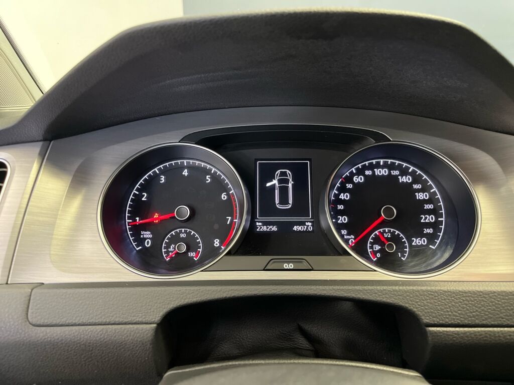 Volkswagen Golf 2014 Musta