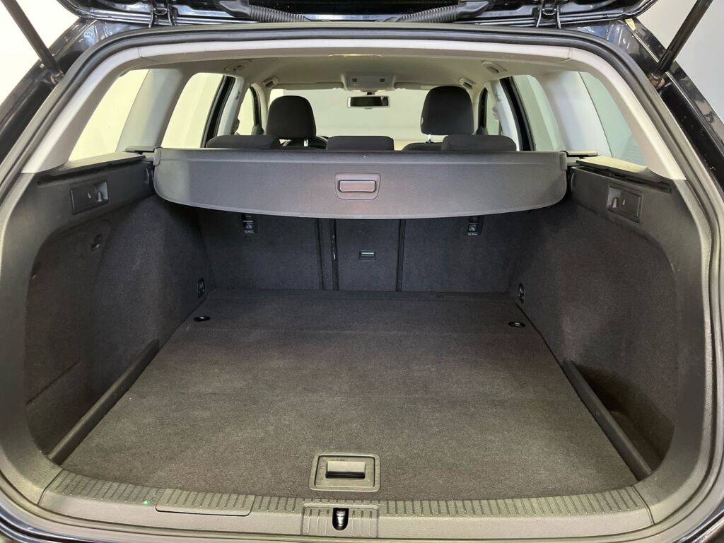 Volkswagen Golf 2014 Musta