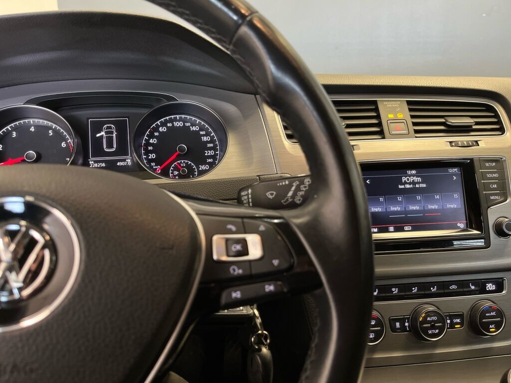 Volkswagen Golf 2014 Musta