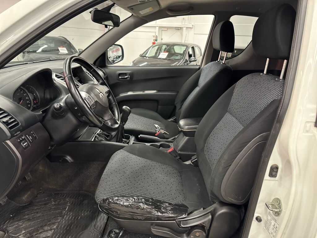 Mitsubishi L200 2014 Valkoinen