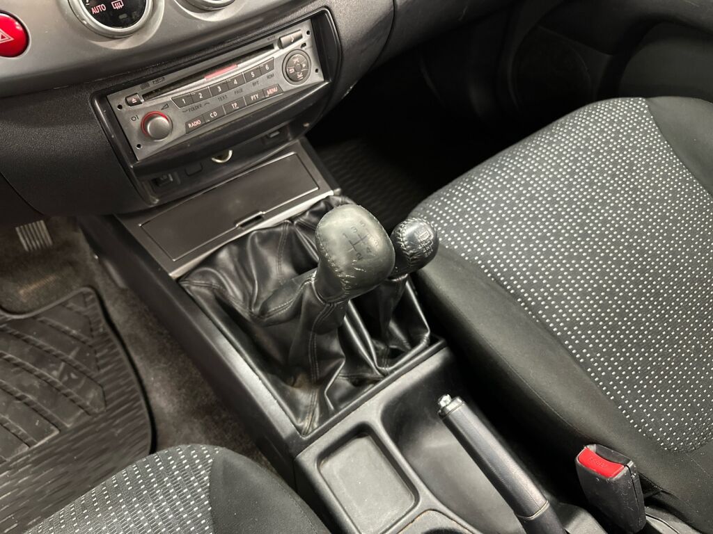 Mitsubishi L200 2014 Valkoinen