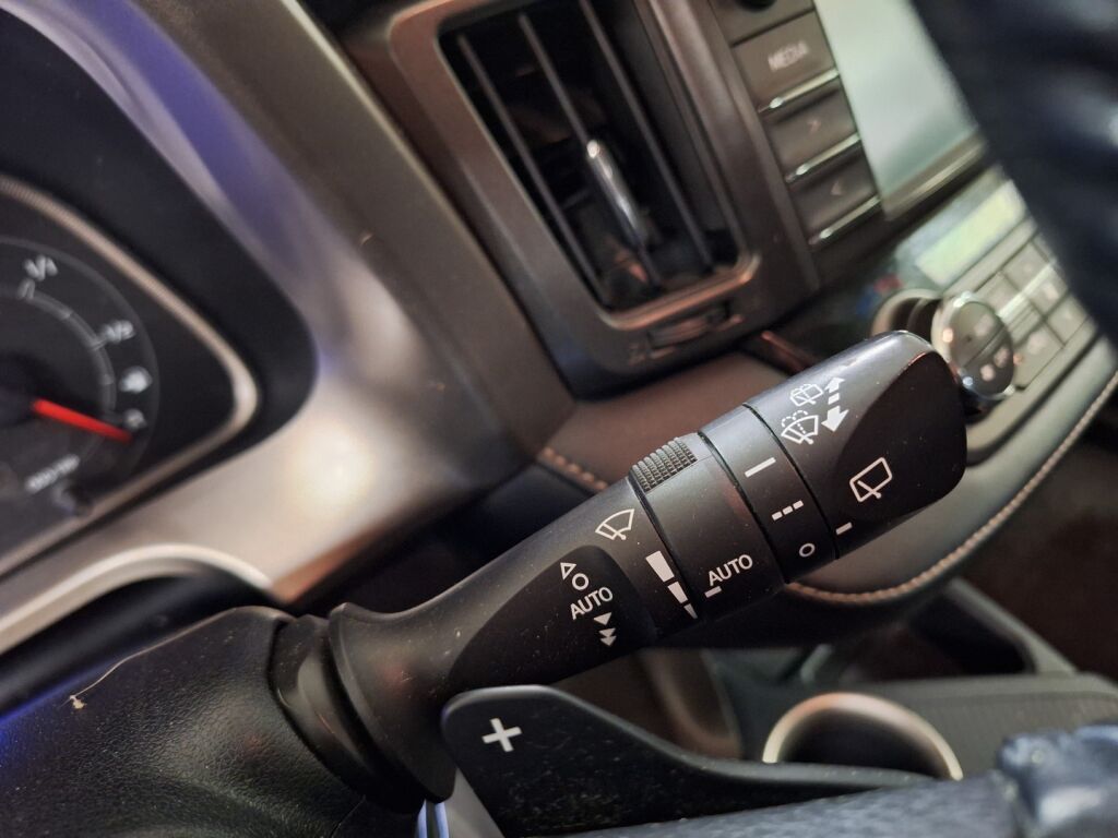 Toyota RAV4 2015 Punainen