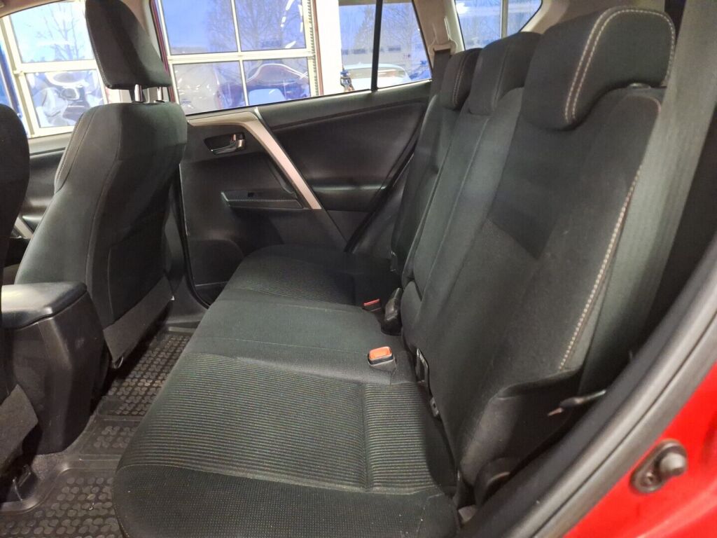 Toyota RAV4 2015 Punainen