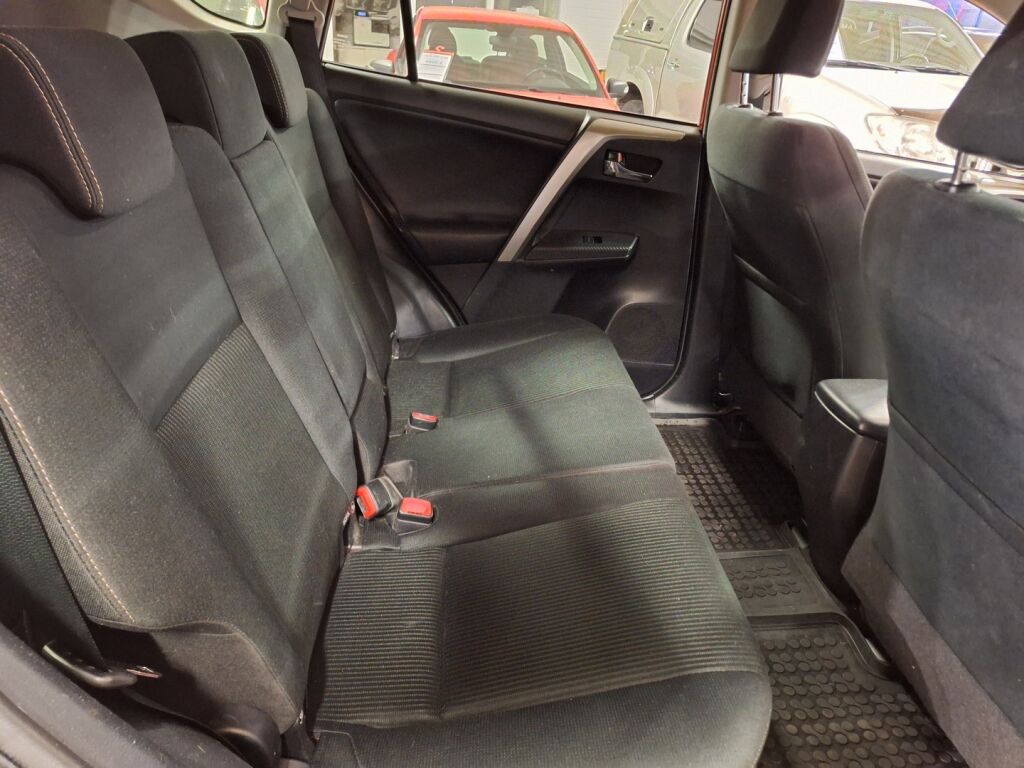 Toyota RAV4 2015 Punainen