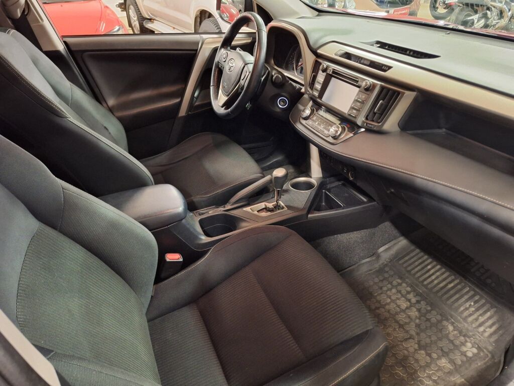 Toyota RAV4 2015 Punainen