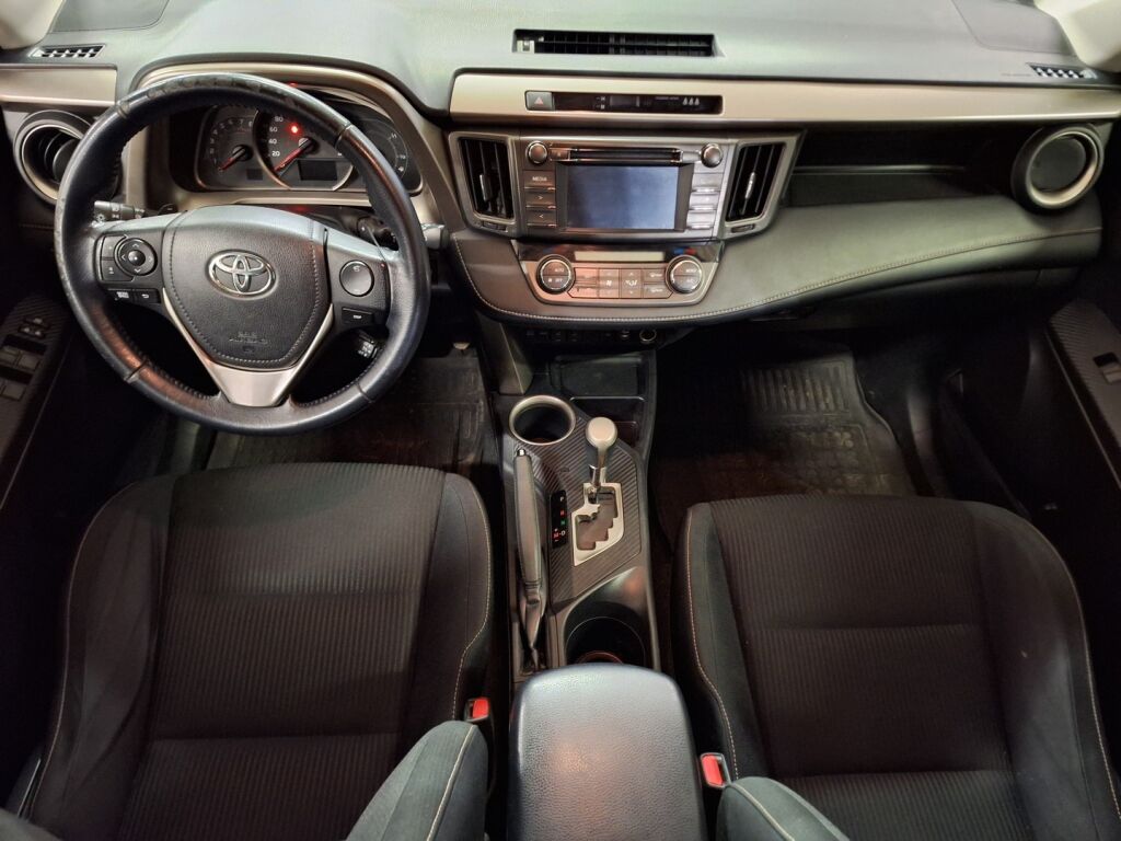 Toyota RAV4 2015 Punainen