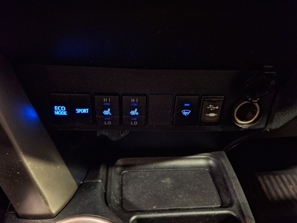 Toyota RAV4 2015 Punainen