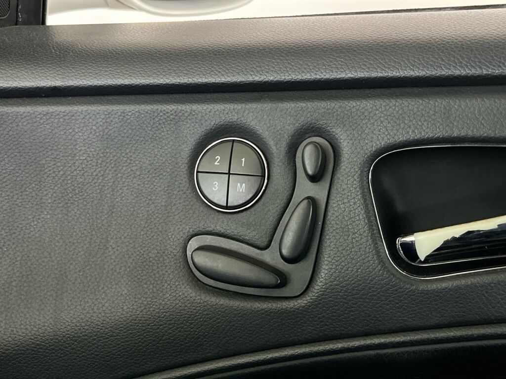 Mercedes-Benz CLS 2004 Harmaa