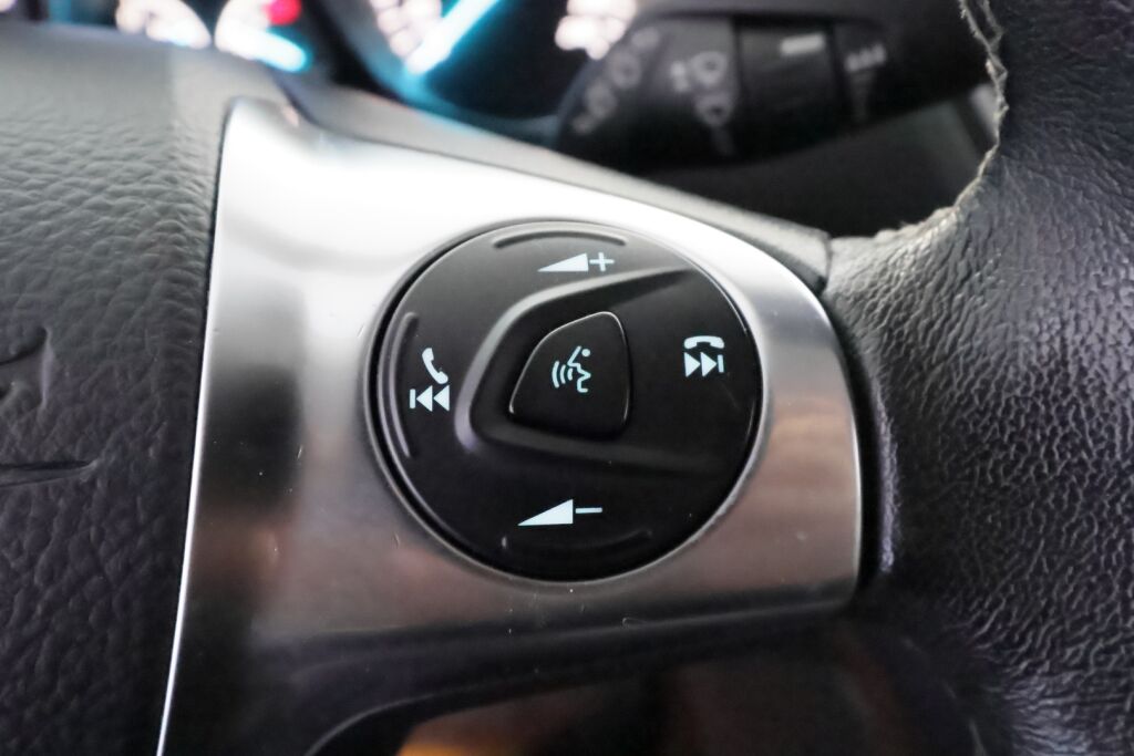 Ford Kuga 2015 Harmaa