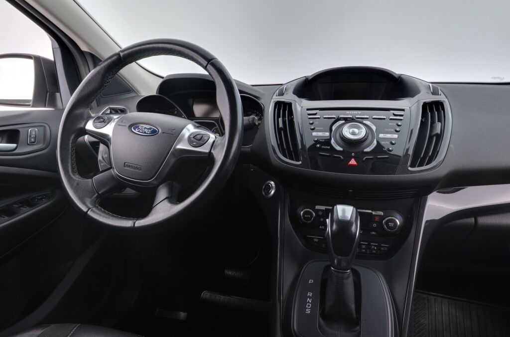 Ford Kuga 2015 Harmaa