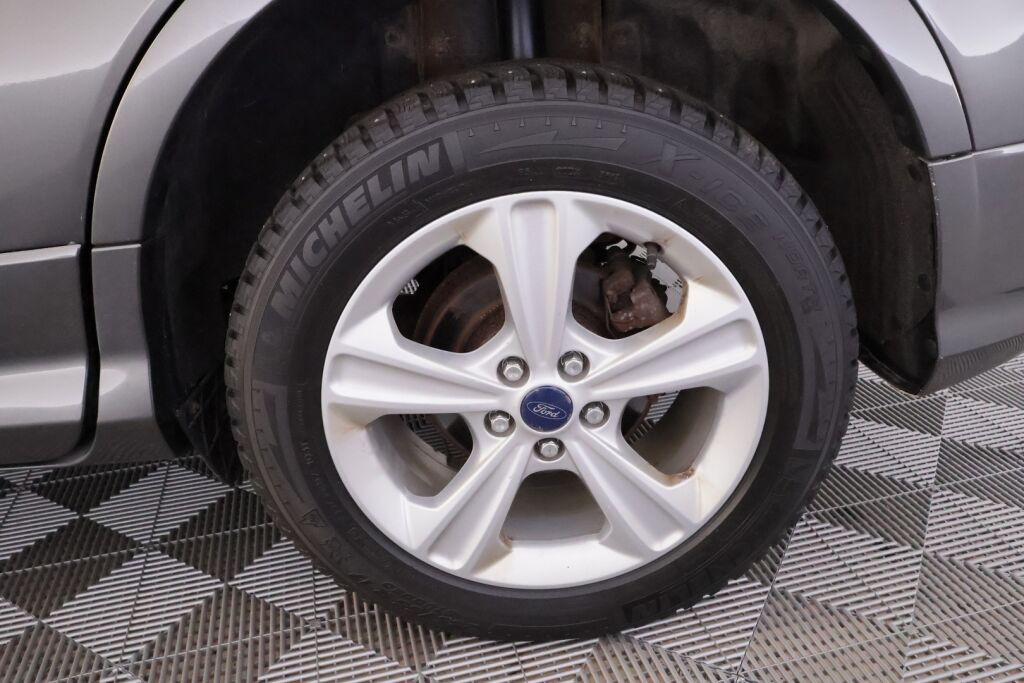 Ford Kuga 2015 Harmaa