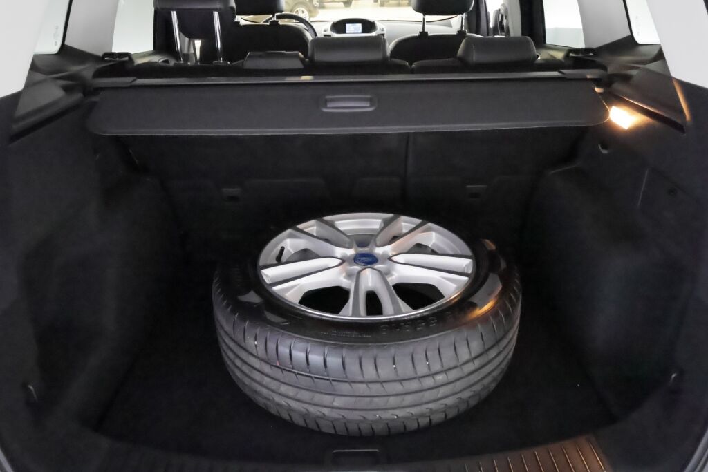 Ford Kuga 2015 Harmaa