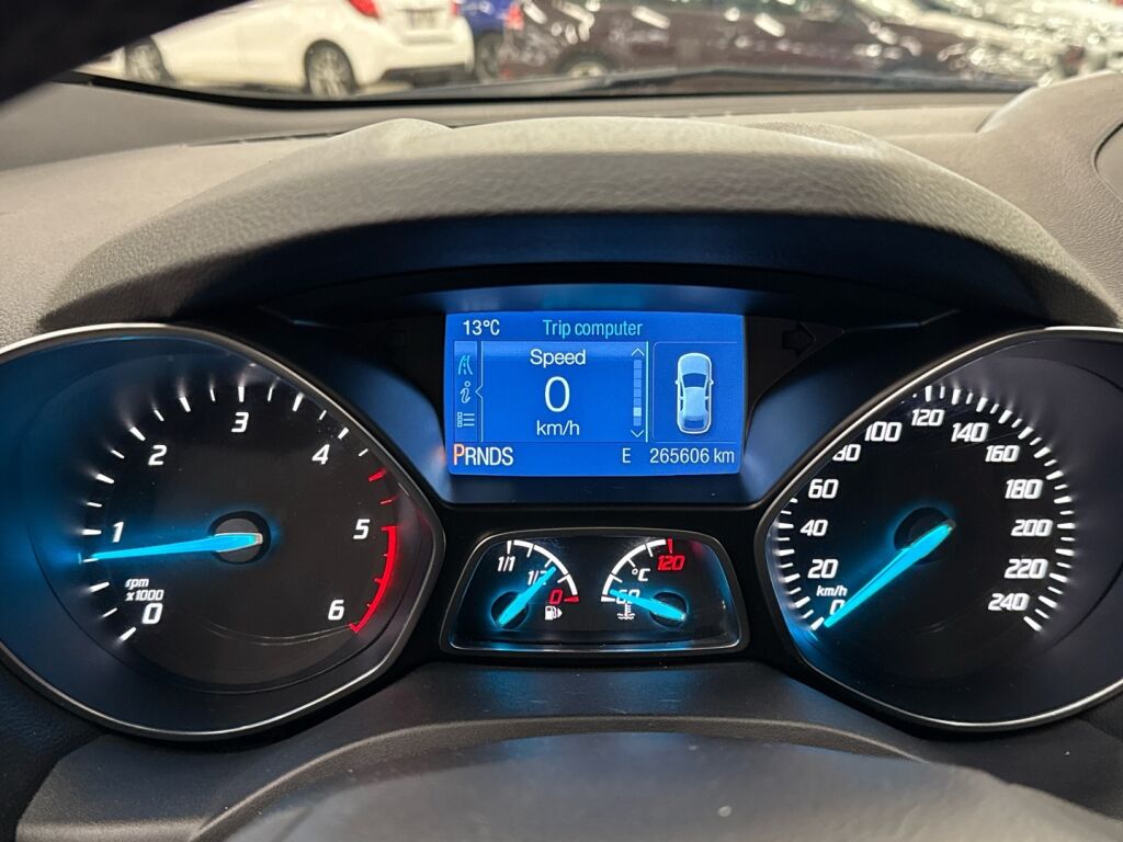 Ford Kuga 2015 Musta